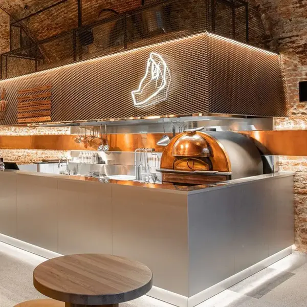 Piec Izzo Forni w Food Hall Browary w Warszawie
